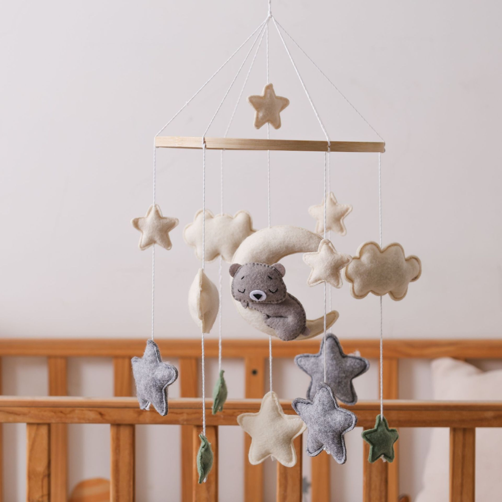 Mobile bébé d’éveil Noliboo – Ours endormi au clair de Lune