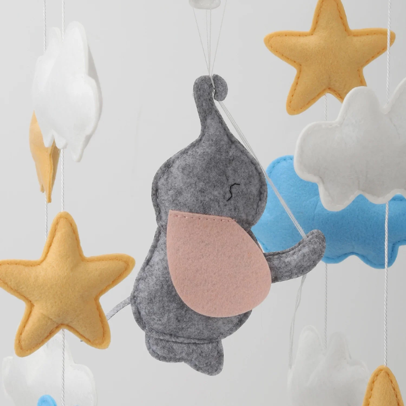Mobile bébé d’éveil Noliboo - Éléphant au Pays des Nuages