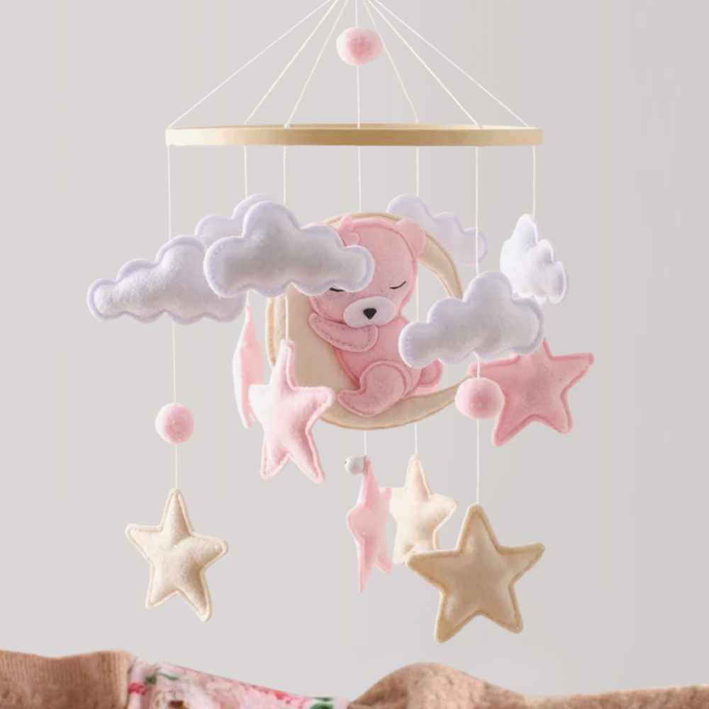 Mobile bébé d’éveil Noliboo – Ours rose au clair de Lune