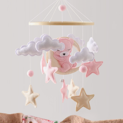Mobile bébé d’éveil Noliboo – Ours rose au clair de Lune