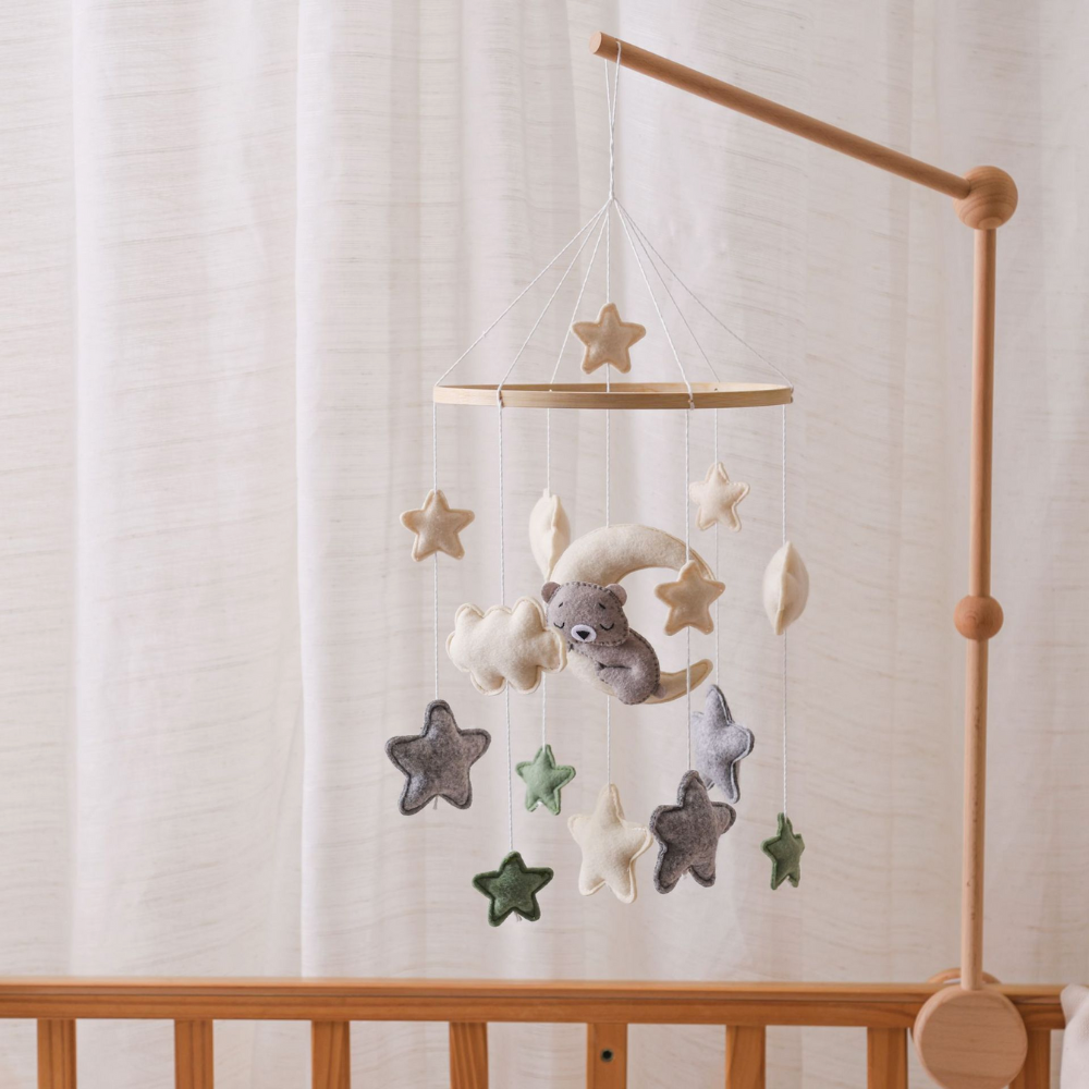 Mobile bébé d’éveil Noliboo – Ours endormi au clair de Lune